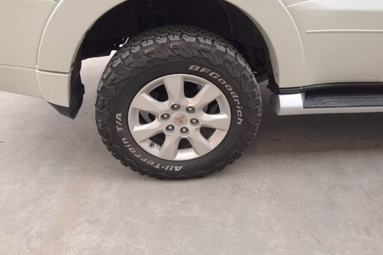 Used Mitsubishi Pajero 2019 3.0L Automatic Standard Edition Exterior 5
