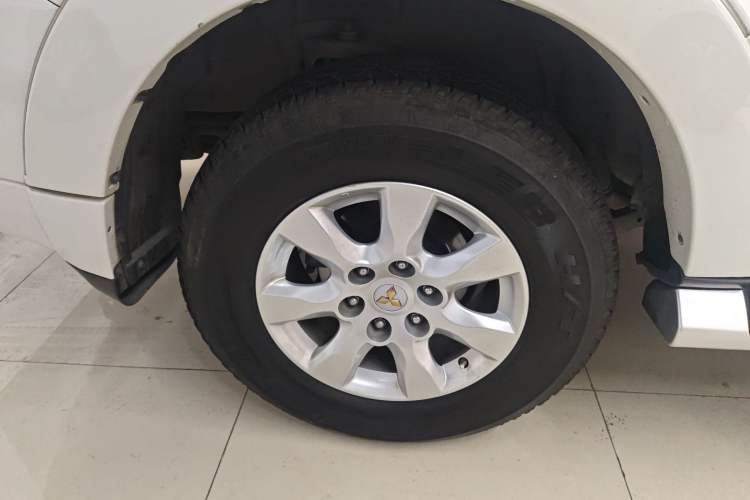 Used Mitsubishi Pajero 2019 3.0L Automatic Prestige Edition Exterior 5