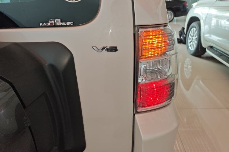 Used Mitsubishi Pajero 2019 3.0L Automatic Standard Edition Exterior 6