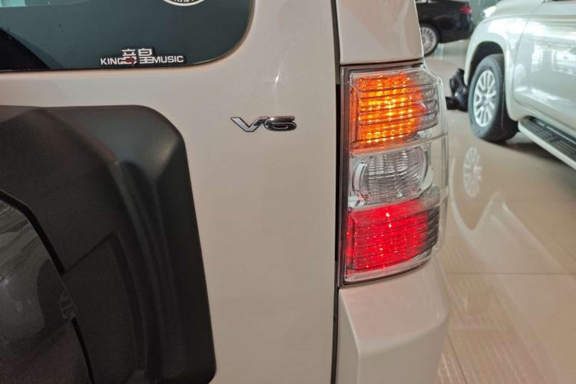 Used Mitsubishi Pajero 2019 3.0L Automatic Standard Edition Exterior 6