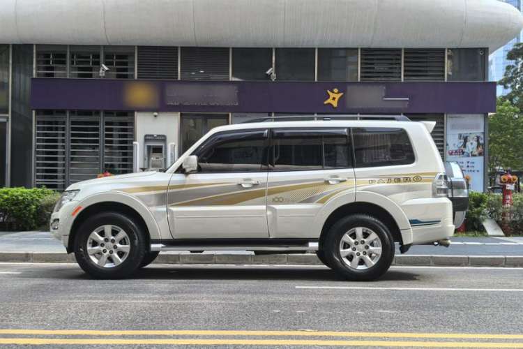 Used Mitsubishi Pajero 2019 3.0L Automatic Comfort Edition Exterior 6