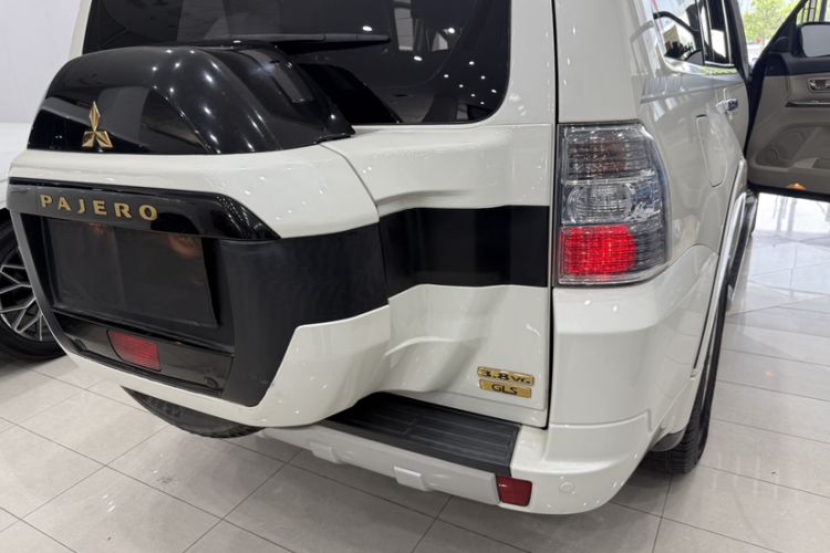 Used Mitsubishi Pajero 2019 V97 3.8L 5-Door GLS Sunroof Dual Differential – Middle East Exterior 6