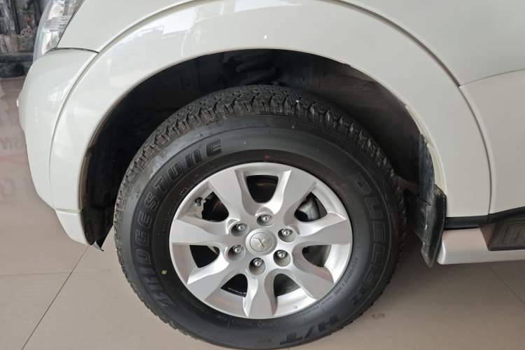 Used Mitsubishi Pajero 2019 3.0L Automatic Standard Edition Exterior 7