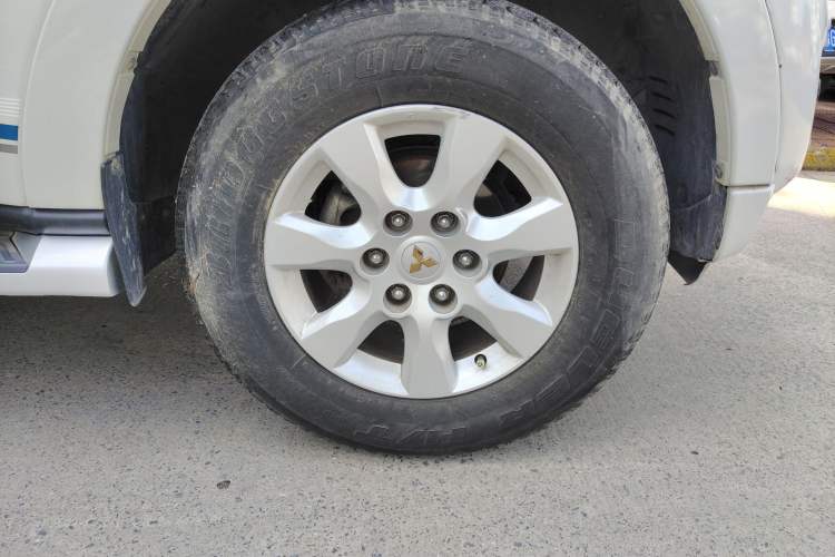 Used Mitsubishi Pajero 2019 3.0L Automatic Luxury Edition Exterior 7