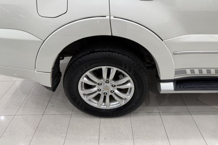 Used Mitsubishi Pajero 2019 V97 3.8L 5-Door GLS Sunroof Dual Differential – Middle East Exterior 7