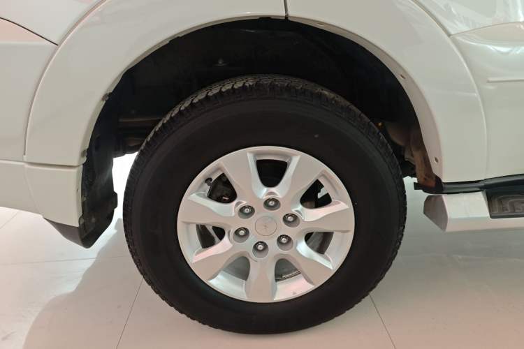 Used Mitsubishi Pajero 2019 3.0L Automatic Standard Edition Exterior 8