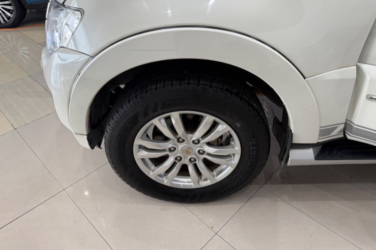 Used Mitsubishi Pajero 2019 V97 3.8L 5-Door GLS Sunroof Dual Differential – Middle East Exterior 8