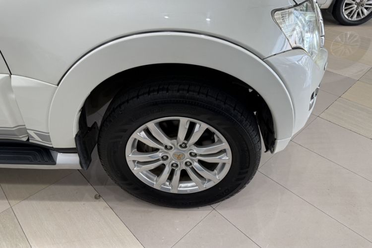 Used Mitsubishi Pajero 2019 V97 3.8L 5-Door GLS Sunroof Dual Differential – Middle East Exterior 9