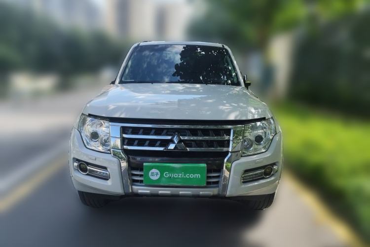 Used Mitsubishi Pajero  Front