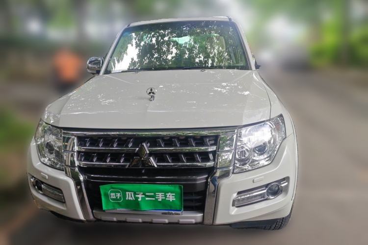 Used Mitsubishi Pajero  Front