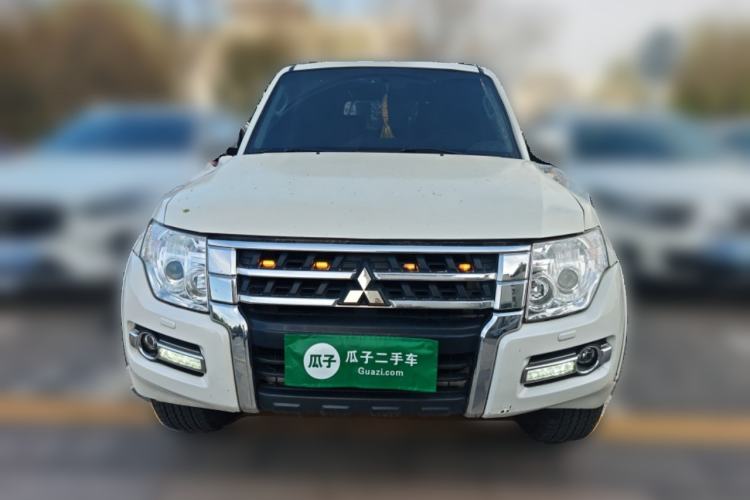 Used Mitsubishi Pajero  Front