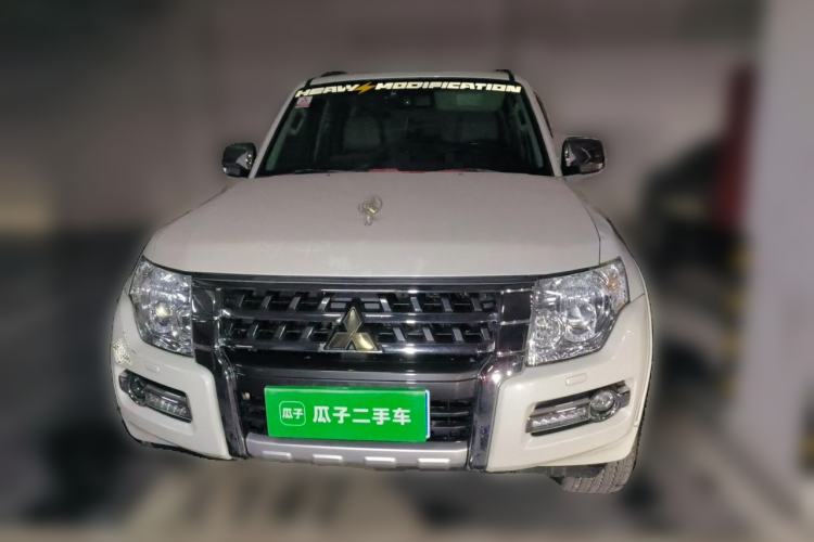 Used Mitsubishi Pajero  Front