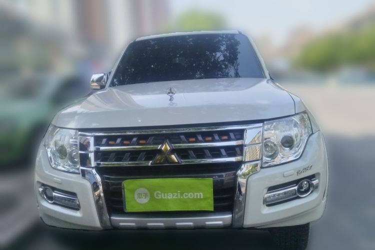 Used Mitsubishi Pajero 2019 V97 3.8L 5-Door GLS Middle East Edition Front