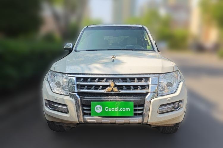 Used Mitsubishi Pajero  Front