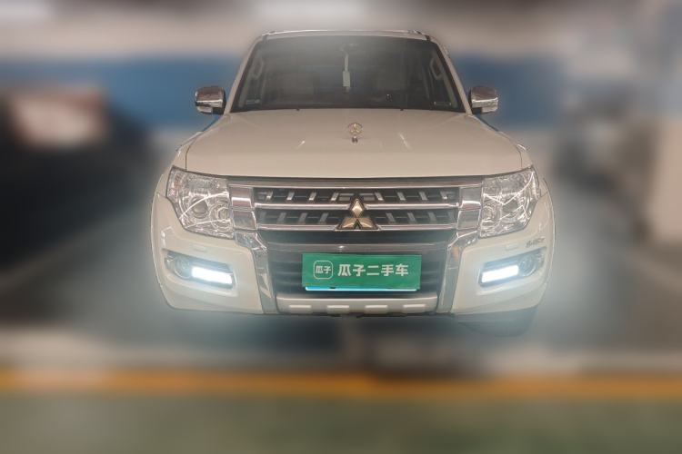 Used Mitsubishi Pajero  Front
