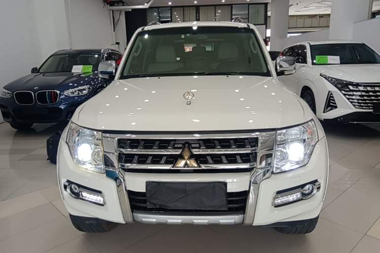 Used Mitsubishi Pajero 2019 V97 3.8L 5-Door GLS Sunroof Dual Differential – Middle East Front