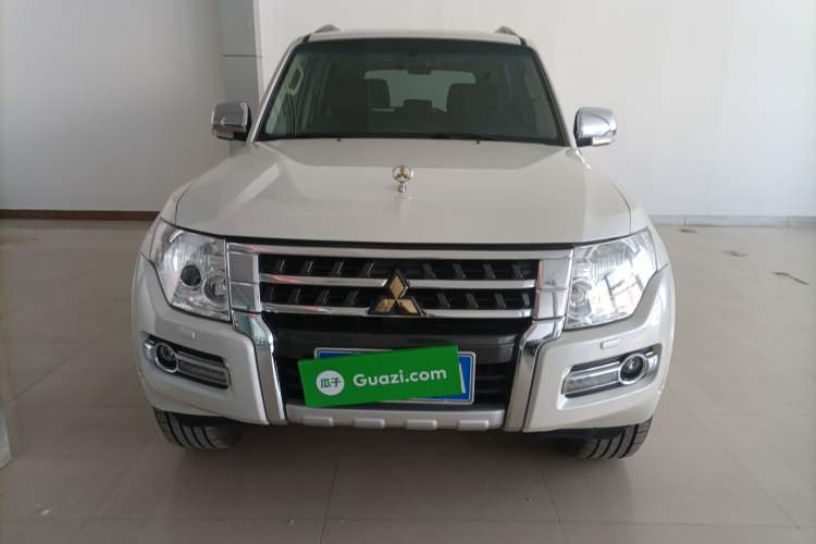 Used Mitsubishi Pajero 2019 V97 3.8L 5-Door GLS Middle East Edition Front