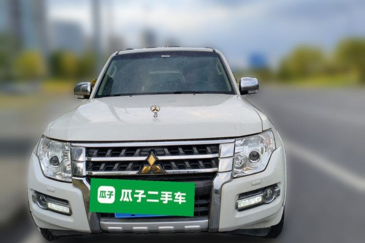 Used Mitsubishi Pajero  Front