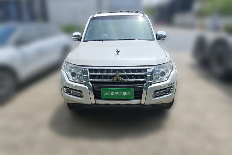 Used Mitsubishi Pajero  Front