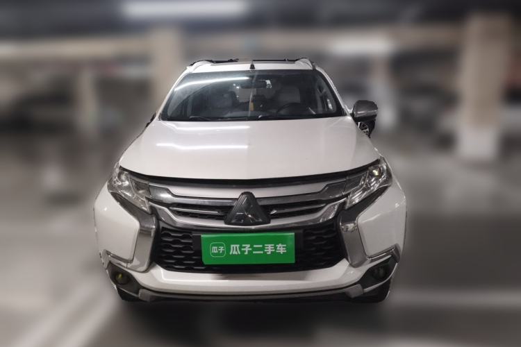 Used Mitsubishi Pajero  Front
