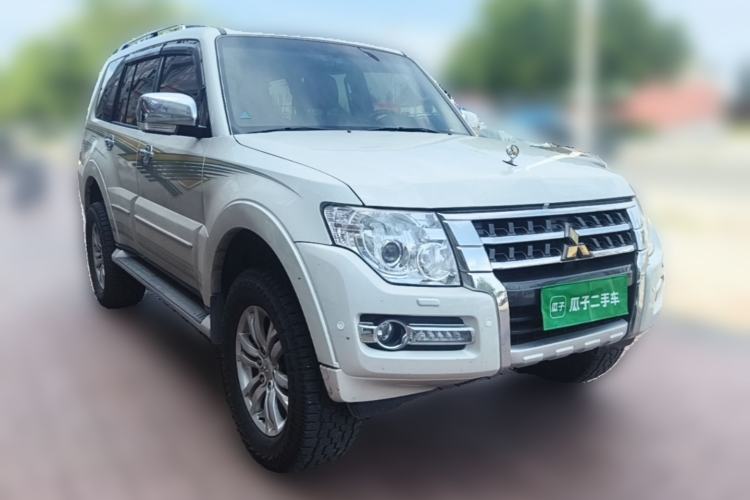 Used Mitsubishi Pajero  Front Right 45 Deg