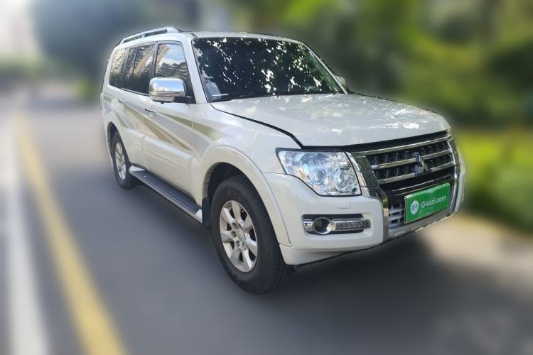 Used Mitsubishi Pajero  Front Right 45 Deg