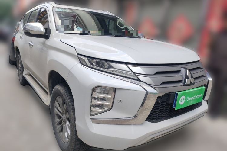 Used Mitsubishi Pajero  Front Right 45 Deg