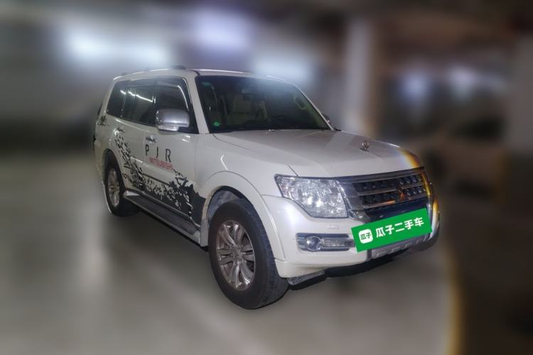 Used Mitsubishi Pajero  Front Right 45 Deg