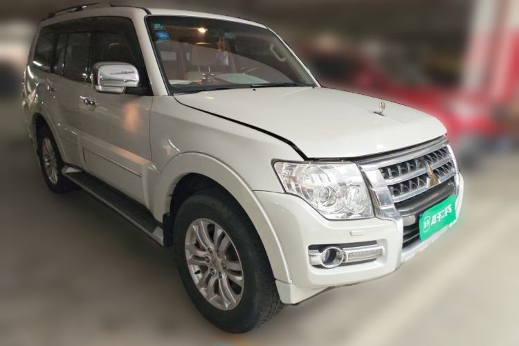 Used Mitsubishi Pajero 2019 V97 3.8L 5-Door GLS Sunroof Dual Differential – Middle East Front Right 45 Deg