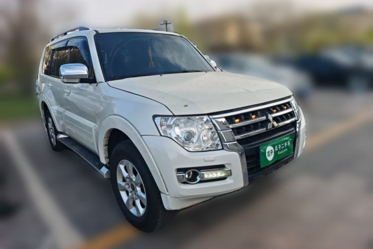 Used Mitsubishi Pajero  Front Right 45 Deg