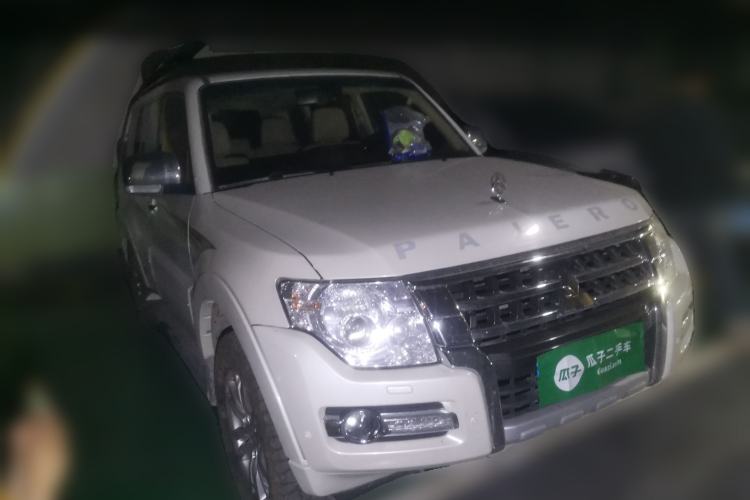 Used Mitsubishi Pajero  Front Right 45 Deg