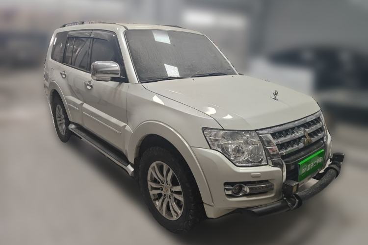 Used Mitsubishi Pajero  Front Right 45 Deg