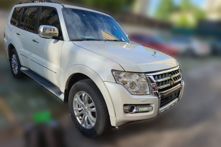 Used Mitsubishi Pajero 2019 V97 3.8L 5-Door GLS Sunroof Dual Differential – Middle East Front Right 45 Deg