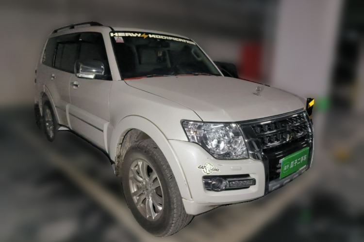 Used Mitsubishi Pajero  Front Right 45 Deg