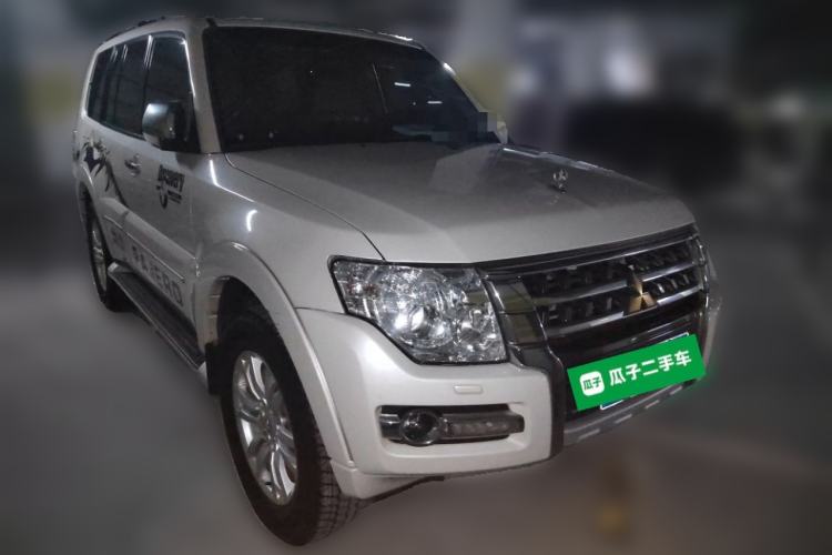 Used Mitsubishi Pajero 2019 V97 3.8L 5-Door GLS Middle East Edition Front Right 45 Deg