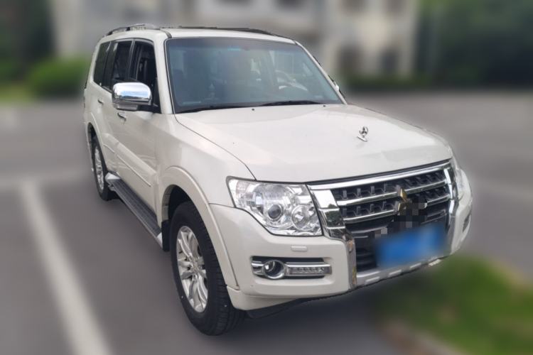 Used Mitsubishi Pajero 2019 V97 3.8L 5-Door GLS Sunroof Dual Differential – Middle East Front Right 45 Deg
