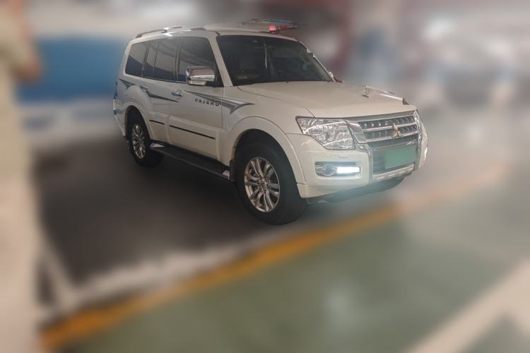 Used Mitsubishi Pajero  Front Right 45 Deg