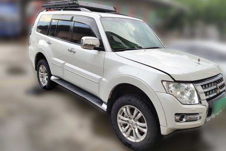 Used Mitsubishi Pajero 2019 V97 3.8L 5-Door GLS Sunroof Dual Differential – Middle East Front Right 45 Deg