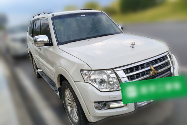 Used Mitsubishi Pajero  Front Right 45 Deg
