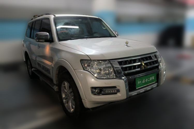 Used Mitsubishi Pajero  Front Right 45 Deg