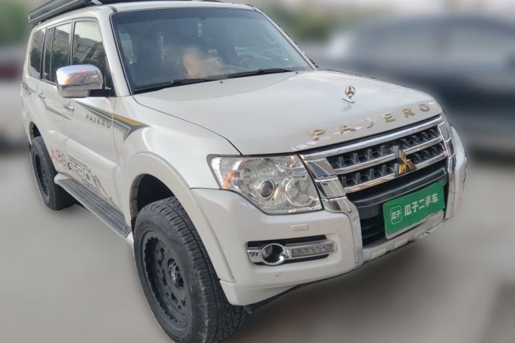 Used Mitsubishi Pajero 2019 V97 3.8L 5-Door GLS Sunroof Dual Differential – Middle East Front Right 45 Deg