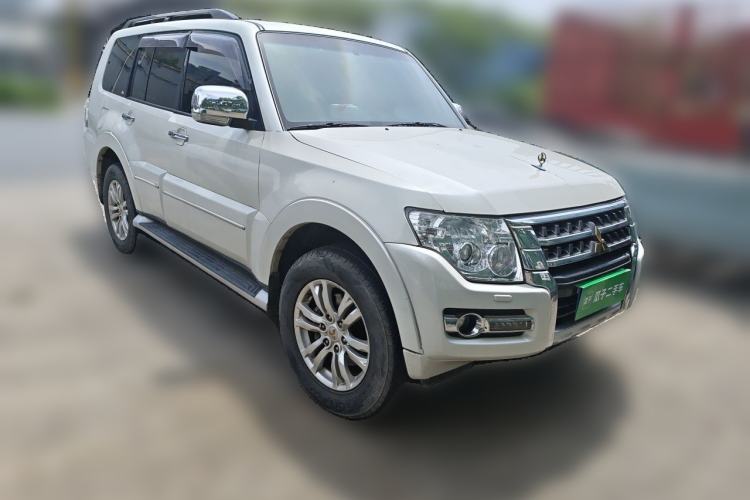 Used Mitsubishi Pajero  Front Right 45 Deg