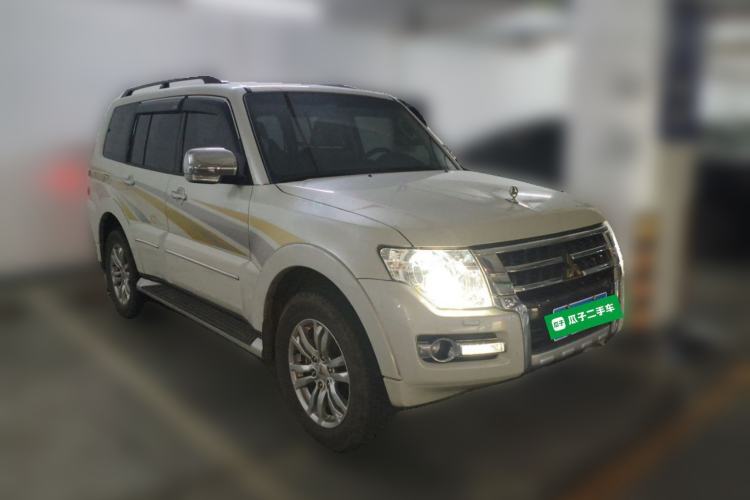 Used Mitsubishi Pajero 2019 V97 3.8L 5-Door GLS Sunroof Dual Differential – Middle East Front Right 45 Deg