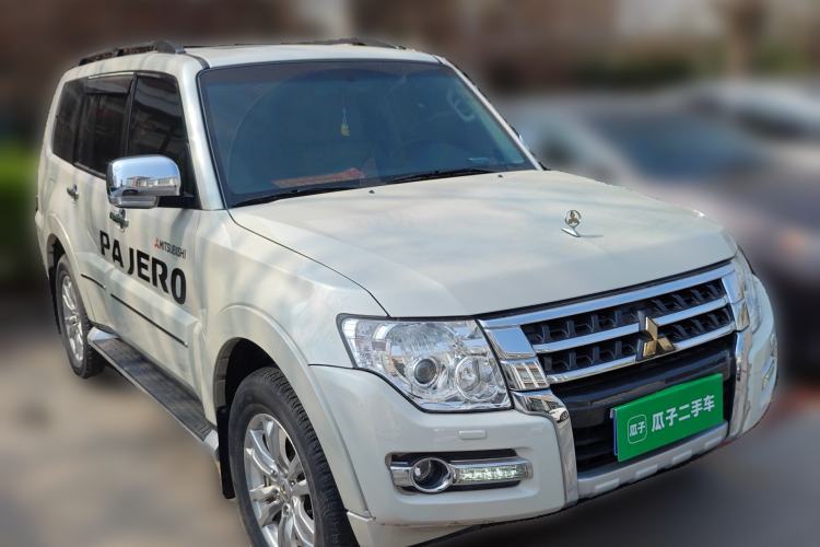 Used Mitsubishi Pajero 2019 V97 3.8L 5-Door GLS Sunroof Dual Differential – Middle East Front Right 45 Deg