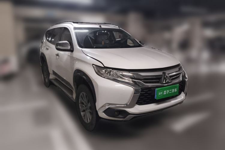 Used Mitsubishi Pajero  Front Right 45 Deg