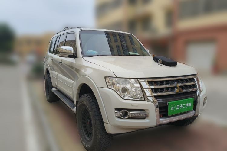 Used Mitsubishi Pajero  Front Right 45 Deg
