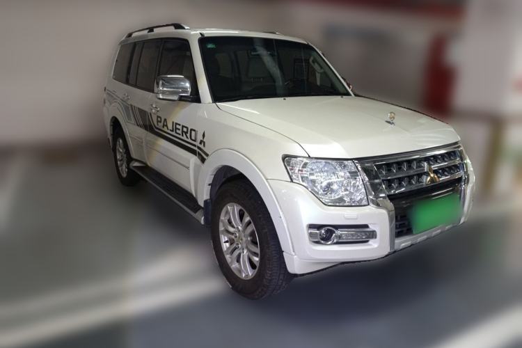 Used Mitsubishi Pajero  Front Right 45 Deg