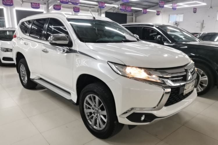 Used Mitsubishi Pajero 2019 3.0L Automatic Standard Edition Front Right 45 Deg