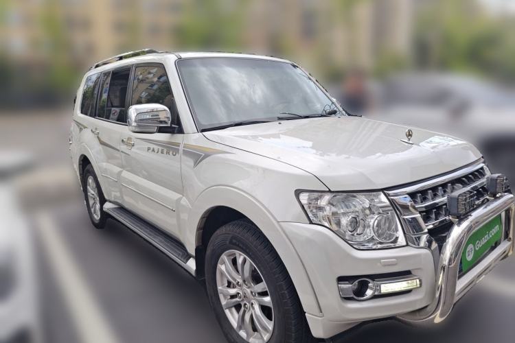 Used Mitsubishi Pajero  Front Right 45 Deg