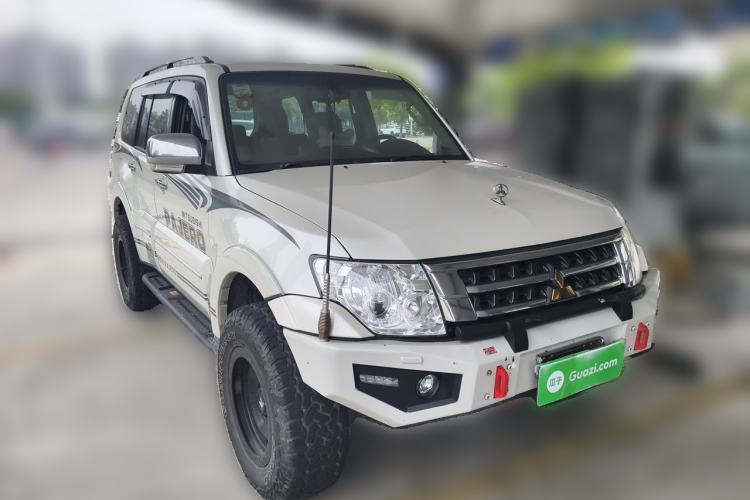 Used Mitsubishi Pajero  Front Right 45 Deg